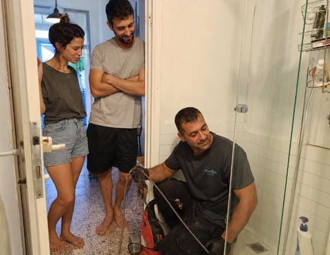 פתיחת סתימות פתיחת סתימות במקלחת בתל אביב